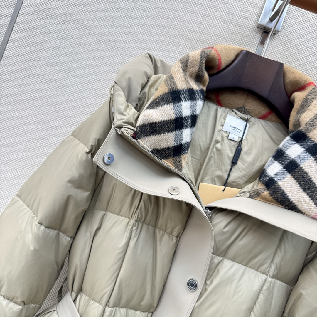 Bur 26Ss————秋冬最新款连帽中长款羽绒服外套🤎H版型连帽拉链外套版型 90白鹅绒填充防风御寒效果绝佳 不显臃肿