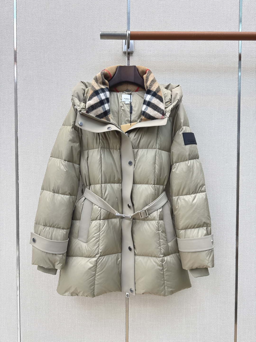 Bur 26Ss————秋冬最新款连帽中长款羽绒服外套🤎H版型连帽拉链外套版型 90白鹅绒填充防风御寒效果绝佳 不显臃肿