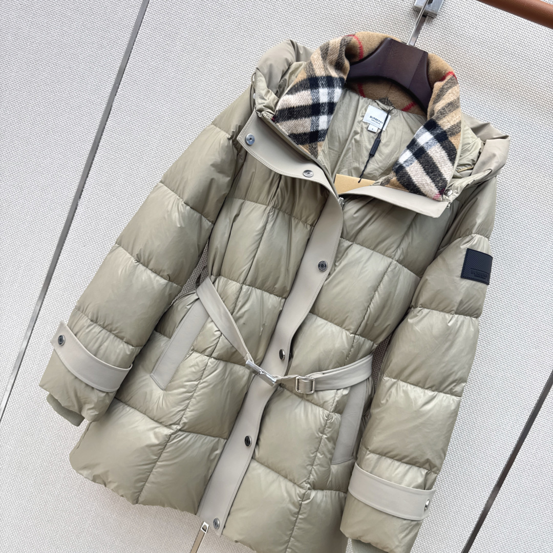 Bur 26Ss————秋冬最新款连帽中长款羽绒服外套🤎H版型连帽拉链外套版型 90白鹅绒填充防风御寒效果绝佳 不显臃肿