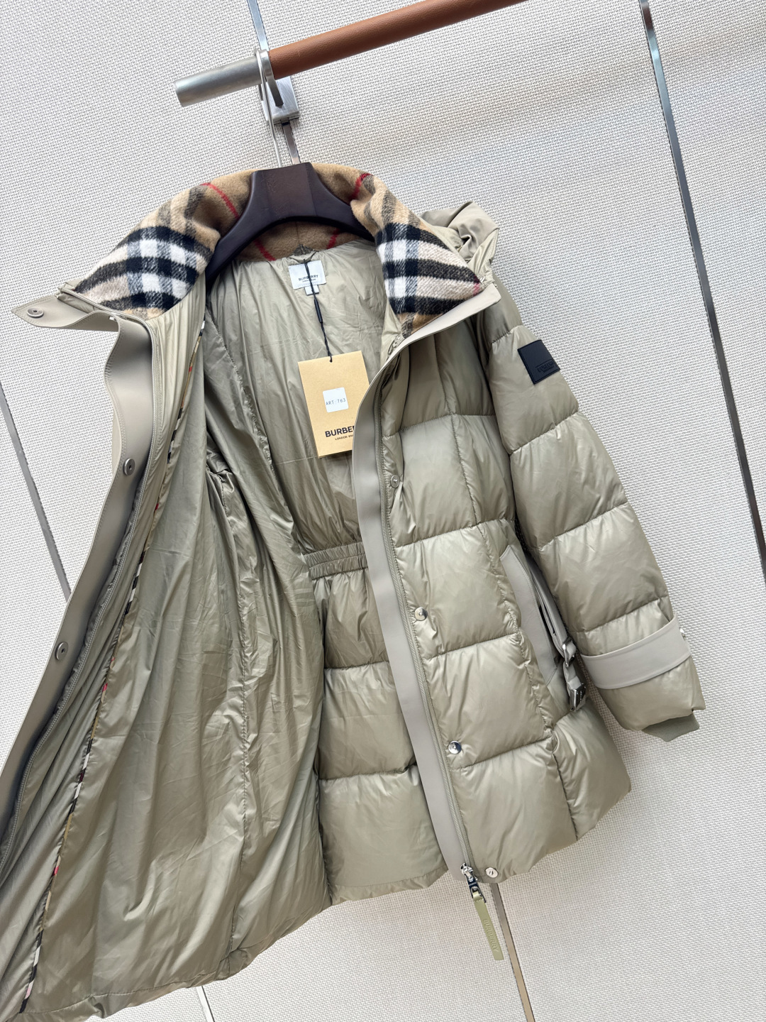 Bur 26Ss————秋冬最新款连帽中长款羽绒服外套🤎H版型连帽拉链外套版型 90白鹅绒填充防风御寒效果绝佳 不显臃肿