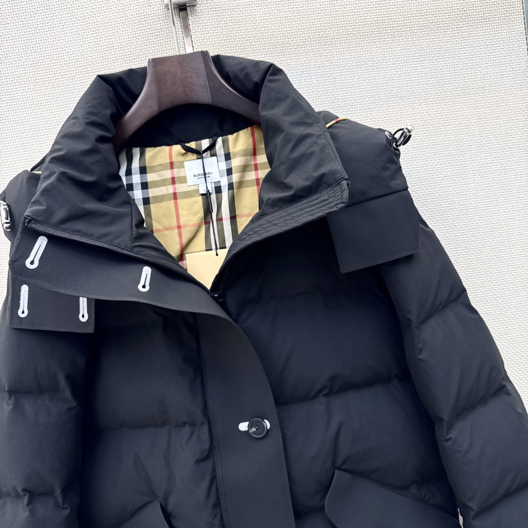 Bur 26Ss————秋冬最新款连帽中长款羽绒服外套🤎H版型连帽拉链外套版型 90白鹅绒填充防风御寒效果绝佳 不显臃肿 Bur 26Ss————秋冬最新款连帽中长款羽绒服外套🤎H版型连帽拉链外套版型 90白鹅绒填充防风御寒效果绝佳 不显臃肿