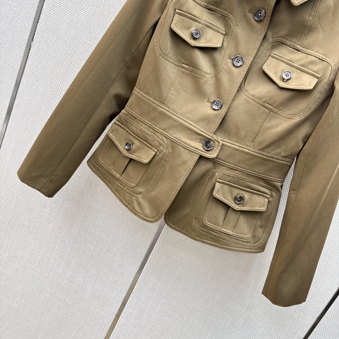 高级美式风 RL 26Ss————春夏最新款经典学院风骑士风夹克外套🤎顶级定制风衣面料 挺括感很好 工装四口袋立体收腰版