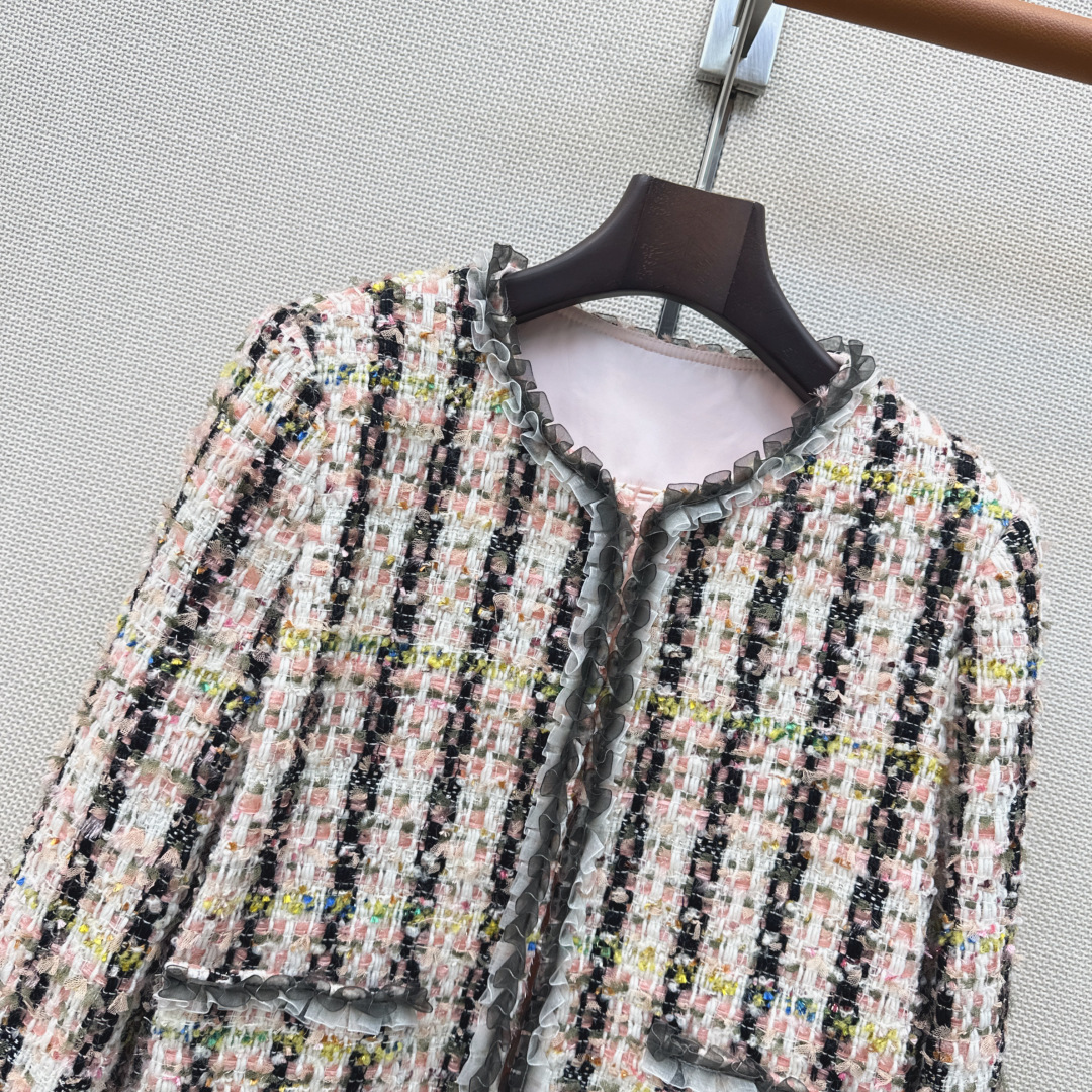 独家首发 C家 26Ss————秋冬最新款编织粗纺外套🖤绝美高级编织面料 实物超美 立体肌理感精致感满满 上身自带一种高