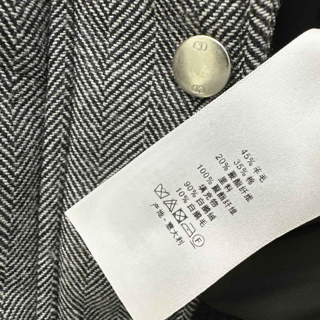 CD 26Ss———秋冬最新款立领徽章刺绣装饰面包羽绒服外套🩶经典宽松廓形版型不挑人 帅气减龄时髦百搭上身显瘦又保暖 采
