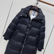 Max 26Ss———秋冬最新款简约袖标装饰连帽长款羽绒服 🖤经典立体H版型剪裁 经典时髦又帅气 原版字母logo袖标装 Max 26Ss———秋冬最新款简约袖标装饰连帽长款羽绒服 🖤经典立体H版型剪裁 经典时髦又帅气 原版字母logo袖标装