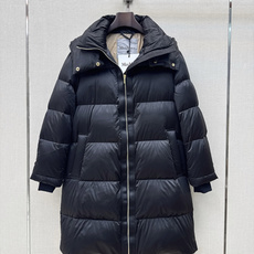 Max 26Ss———秋冬最新款简约袖标装饰连帽长款羽绒服 🖤经典立体H版型剪裁 经典时髦又帅气 原版字母logo袖标装 Max 26Ss———秋冬最新款简约袖标装饰连帽长款羽绒服 🖤经典立体H版型剪裁 经典时髦又帅气 原版字母logo袖标装