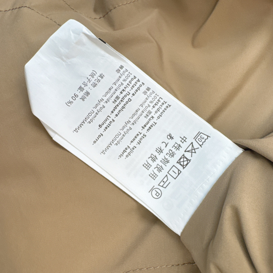 Max 26Ss———秋冬最新款简约袖标装饰连帽中长款羽绒服 🖤经典立体H版型剪裁 经典时髦又帅气 原版字母logo袖标 Max 26Ss———秋冬最新款简约袖标装饰连帽中长款羽绒服 🖤经典立体H版型剪裁 经典时髦又帅气 原版字母logo袖标