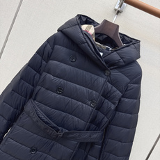 Bur 26SS ———秋冬新款经典双排扣连帽长款羽绒服外套 🖤采用进口车缝定格 实穿性很高 专柜每年必火的经典款 轻松 Bur 26SS ———秋冬新款经典双排扣连帽长款羽绒服外套 🖤采用进口车缝定格 实穿性很高 专柜每年必火的经典款 轻松