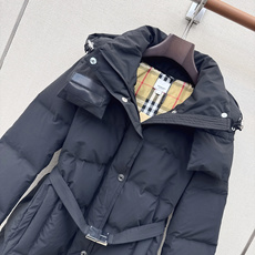 Bur 26Ss————秋冬最新款连帽中长款羽绒服外套 🩶H版型连帽拉链外套版型 90白鹅绒填充防风御寒效果绝佳 不显臃 Bur 26Ss————秋冬最新款连帽中长款羽绒服外套 🩶H版型连帽拉链外套版型 90白鹅绒填充防风御寒效果绝佳 不显臃