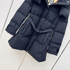 Bur 26Ss————秋冬最新款连帽中长款羽绒服外套 🩶H版型连帽拉链外套版型 90白鹅绒填充防风御寒效果绝佳 不显臃 Bur 26Ss————秋冬最新款连帽中长款羽绒服外套 🩶H版型连帽拉链外套版型 90白鹅绒填充防风御寒效果绝佳 不显臃