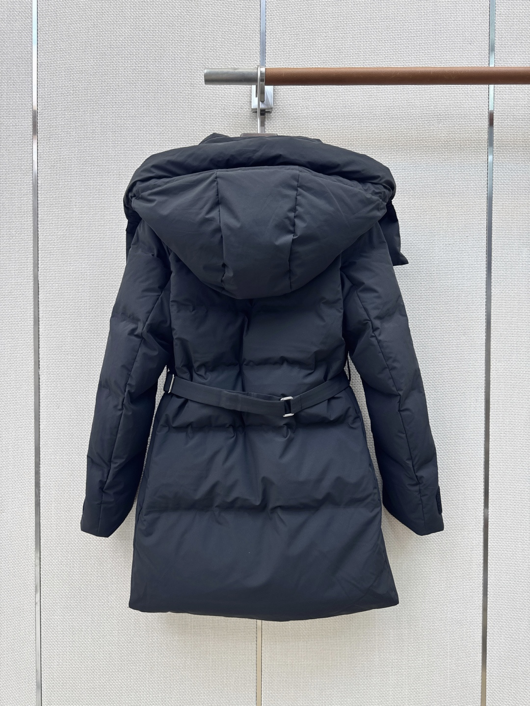 Bur 26Ss————秋冬最新款连帽中长款羽绒服外套 🩶H版型连帽拉链外套版型 90白鹅绒填充防风御寒效果绝佳 不显臃 Bur 26Ss————秋冬最新款连帽中长款羽绒服外套 🩶H版型连帽拉链外套版型 90白鹅绒填充防风御寒效果绝佳 不显臃