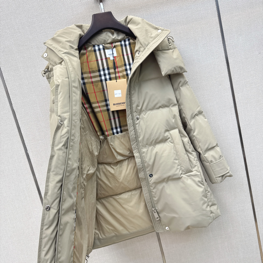 Bur 26Ss————秋冬最新款连帽中长款羽绒服外套 🩶H版型连帽拉链外套版型 90白鹅绒填充防风御寒效果绝佳 不显臃