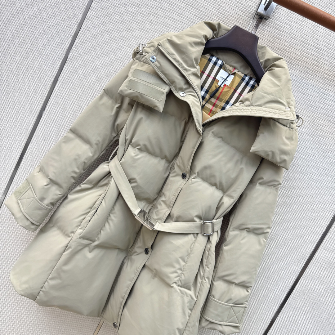 Bur 26Ss————秋冬最新款连帽中长款羽绒服外套 🩶H版型连帽拉链外套版型 90白鹅绒填充防风御寒效果绝佳 不显臃