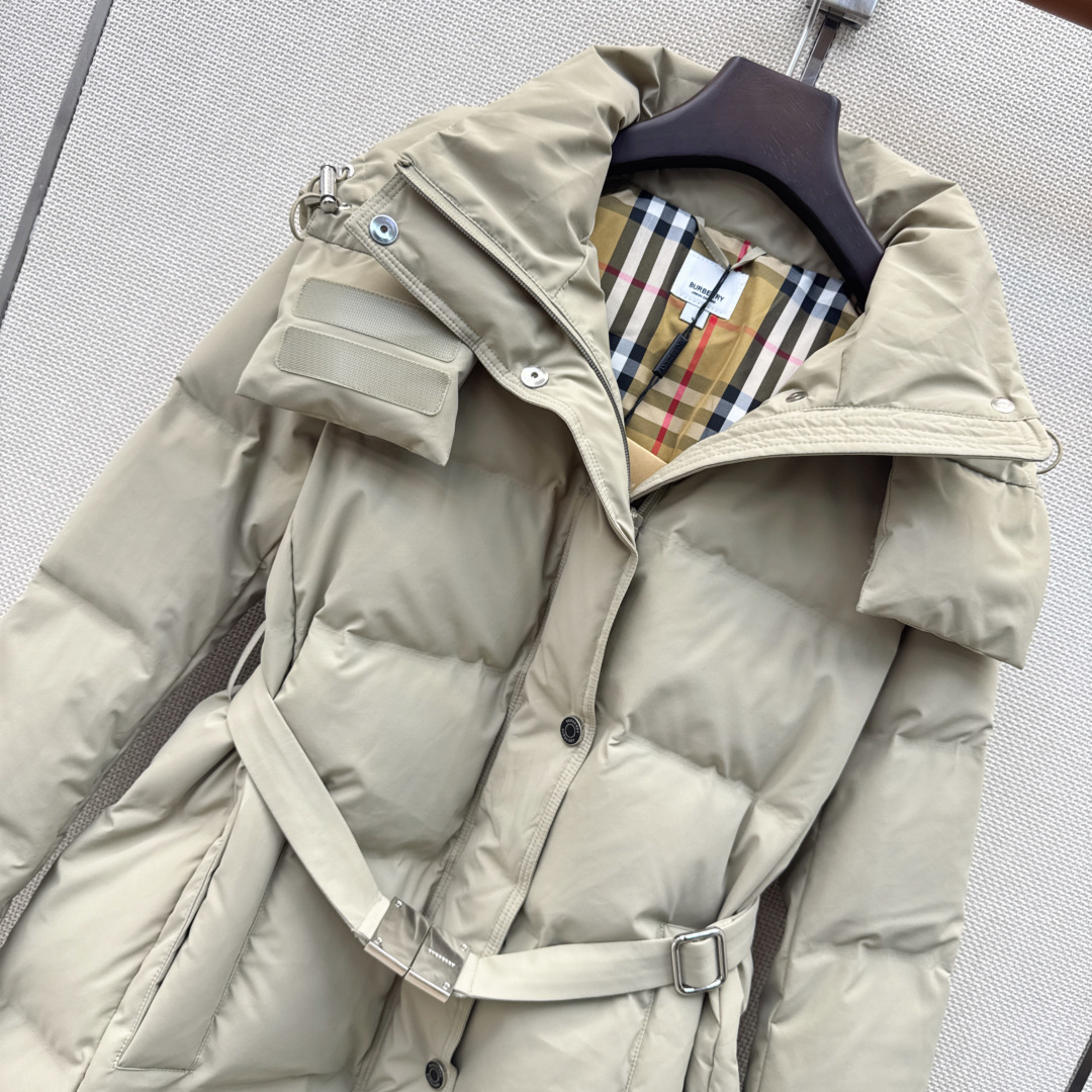 Bur 26Ss————秋冬最新款连帽中长款羽绒服外套 🩶H版型连帽拉链外套版型 90白鹅绒填充防风御寒效果绝佳 不显臃