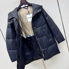 Max 26Ss———秋冬最新款简约中长款连帽面包服羽绒服🩶经典休闲中长款版型上身百搭时髦又帅气 质感细腻柔软 90%进 Max 26Ss———秋冬最新款简约中长款连帽面包服羽绒服🩶经典休闲中长款版型上身百搭时髦又帅气 质感细腻柔软 90%进