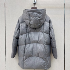 Max 26Ss———秋冬最新款简约中长款连帽面包服羽绒服🩶经典休闲中长款版型上身百搭时髦又帅气 质感细腻柔软 90%进 Max 26Ss———秋冬最新款简约中长款连帽面包服羽绒服🩶经典休闲中长款版型上身百搭时髦又帅气 质感细腻柔软 90%进