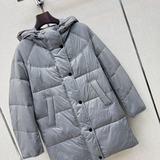 Max 26Ss———秋冬最新款简约中长款连帽面包服羽绒服🩶经典休闲中长款版型上身百搭时髦又帅气 质感细腻柔软 90%进 Max 26Ss———秋冬最新款简约中长款连帽面包服羽绒服🩶经典休闲中长款版型上身百搭时髦又帅气 质感细腻柔软 90%进