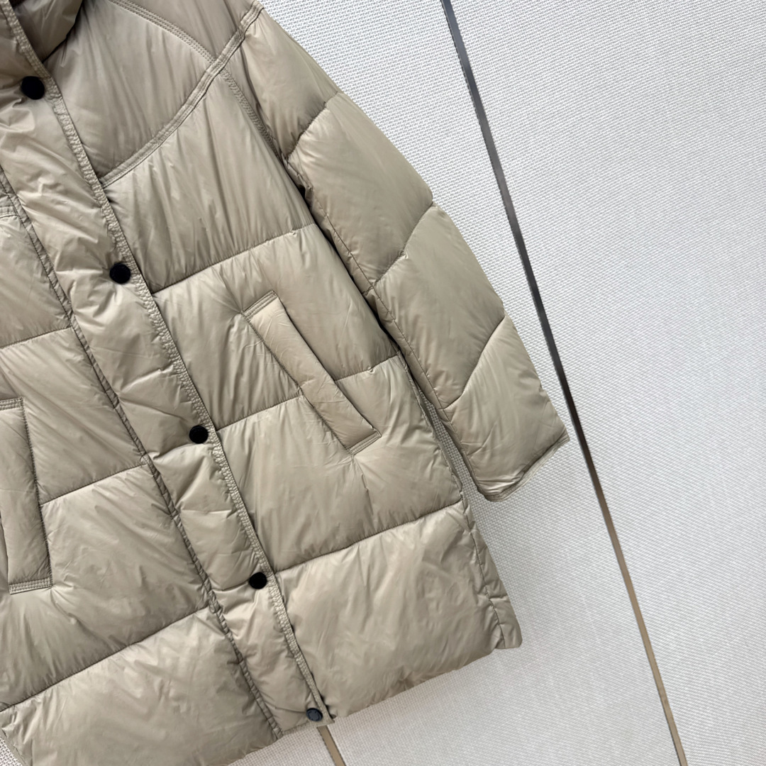 Max 26Ss———秋冬最新款简约中长款连帽面包服羽绒服🩶经典休闲中长款版型上身百搭时髦又帅气 质感细腻柔软 90%进