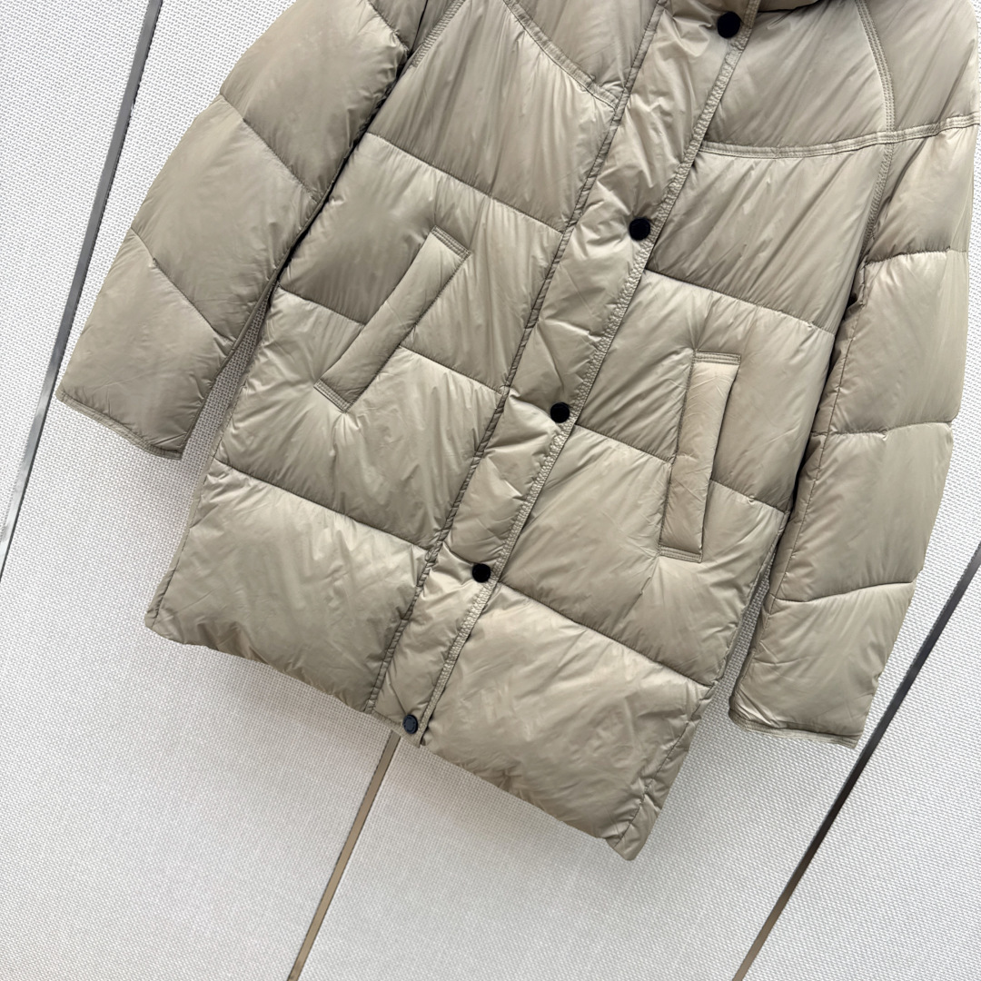 Max 26Ss———秋冬最新款简约中长款连帽面包服羽绒服🩶经典休闲中长款版型上身百搭时髦又帅气 质感细腻柔软 90%进