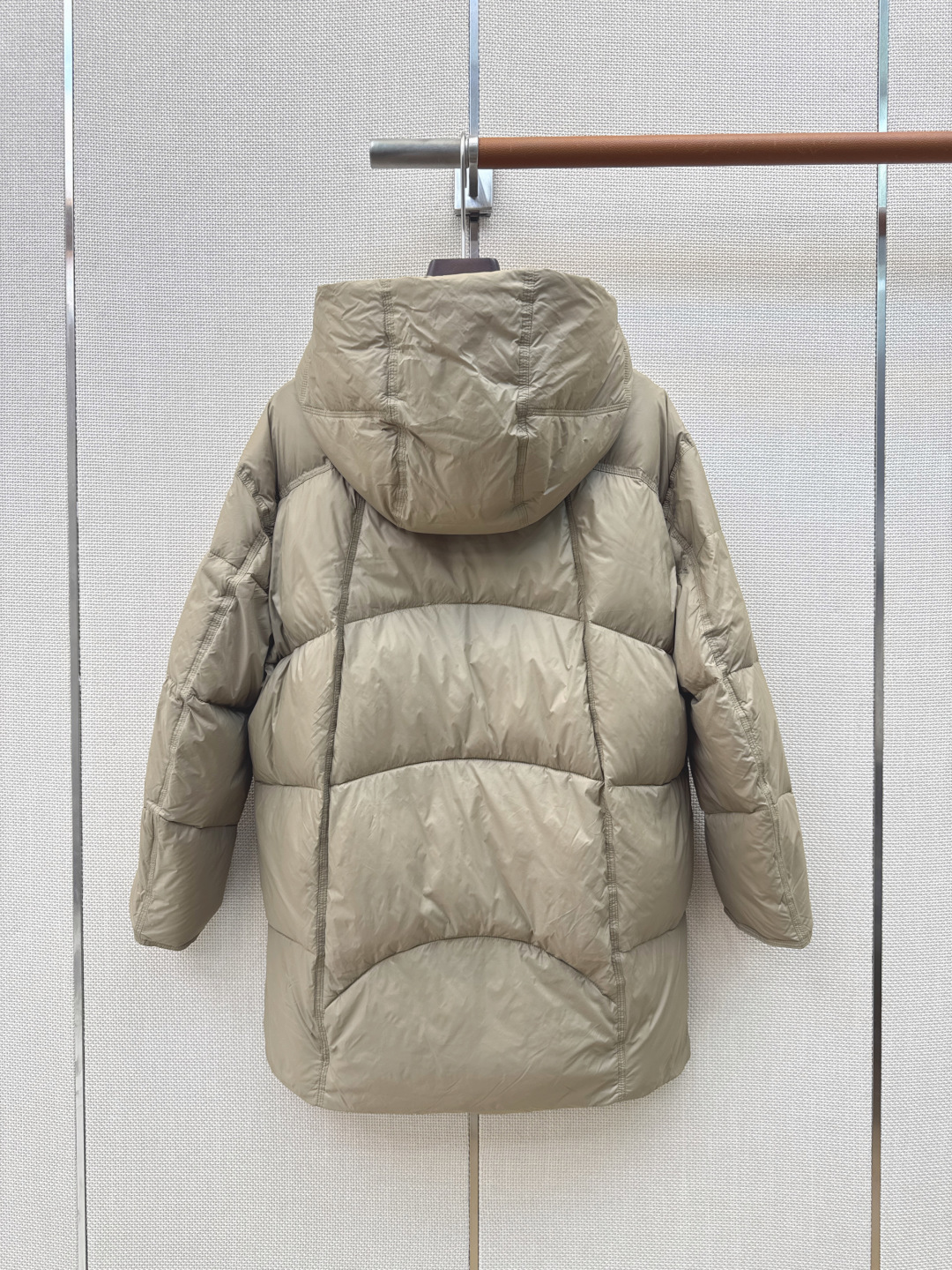 Max 26Ss———秋冬最新款简约中长款连帽面包服羽绒服🩶经典休闲中长款版型上身百搭时髦又帅气 质感细腻柔软 90%进
