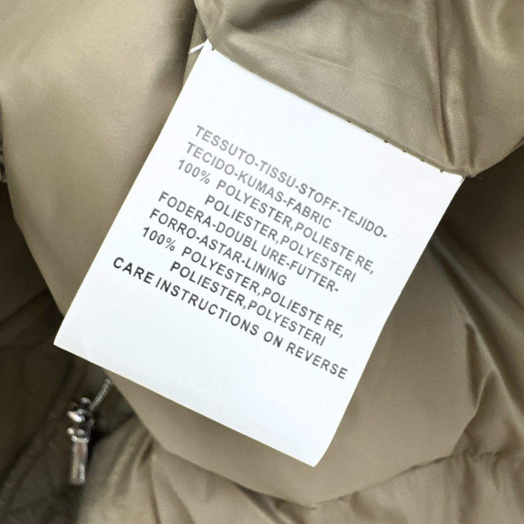 Max 26Ss———秋冬最新款简约中长款连帽面包服羽绒服🩶经典休闲中长款版型上身百搭时髦又帅气 质感细腻柔软 90%进