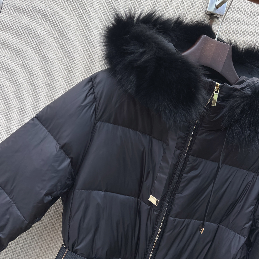 Bur 26Ss————秋冬最新款连帽中长款毛领羽绒服外套 🖤H版型连帽拉链外套版型 90白鹅绒填充防风御寒效果绝佳 不