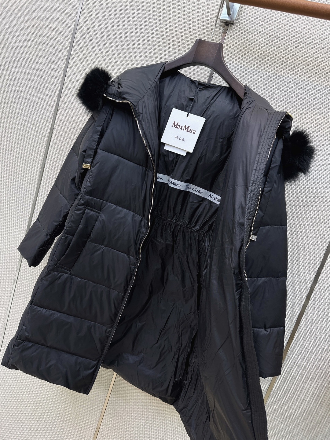 Bur 26Ss————秋冬最新款连帽中长款毛领羽绒服外套 🖤H版型连帽拉链外套版型 90白鹅绒填充防风御寒效果绝佳 不