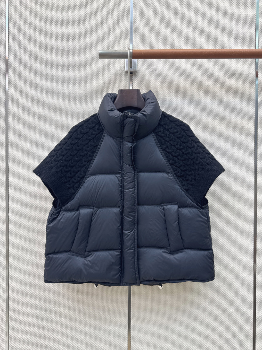 独家首发 lp🆕 26Ss————秋冬最新款羊毛针织拼接短袖羽绒服🖤冬天的内搭神器必备单品 绗缝H版型百搭不挑人 针织短