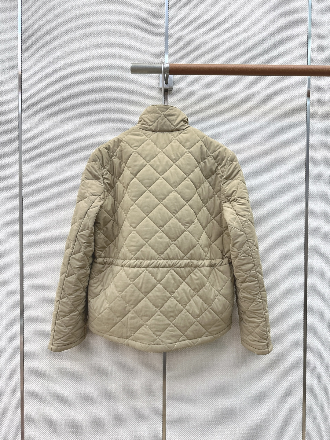 Bur 26Ss————秋冬最新款柜柜热门款菱形绗缝立领抽绳棉服外套 🤎小短款经典版型演绎秋冬叠搭造型保暖神器 减龄少女 Bur 26Ss————秋冬最新款柜柜热门款菱形绗缝立领抽绳棉服外套 🤎小短款经典版型演绎秋冬叠搭造型保暖神器 减龄少女