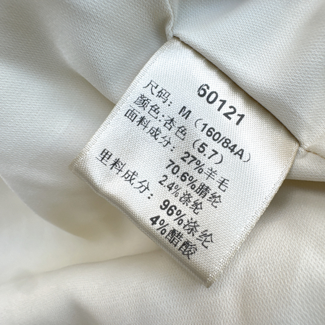 精致优雅 C家 26Ss————秋冬最新款手工钉珠圆领编织外套 🤍这样高级优雅的编织外套绝对值得收藏 经典的箱型剪裁 采