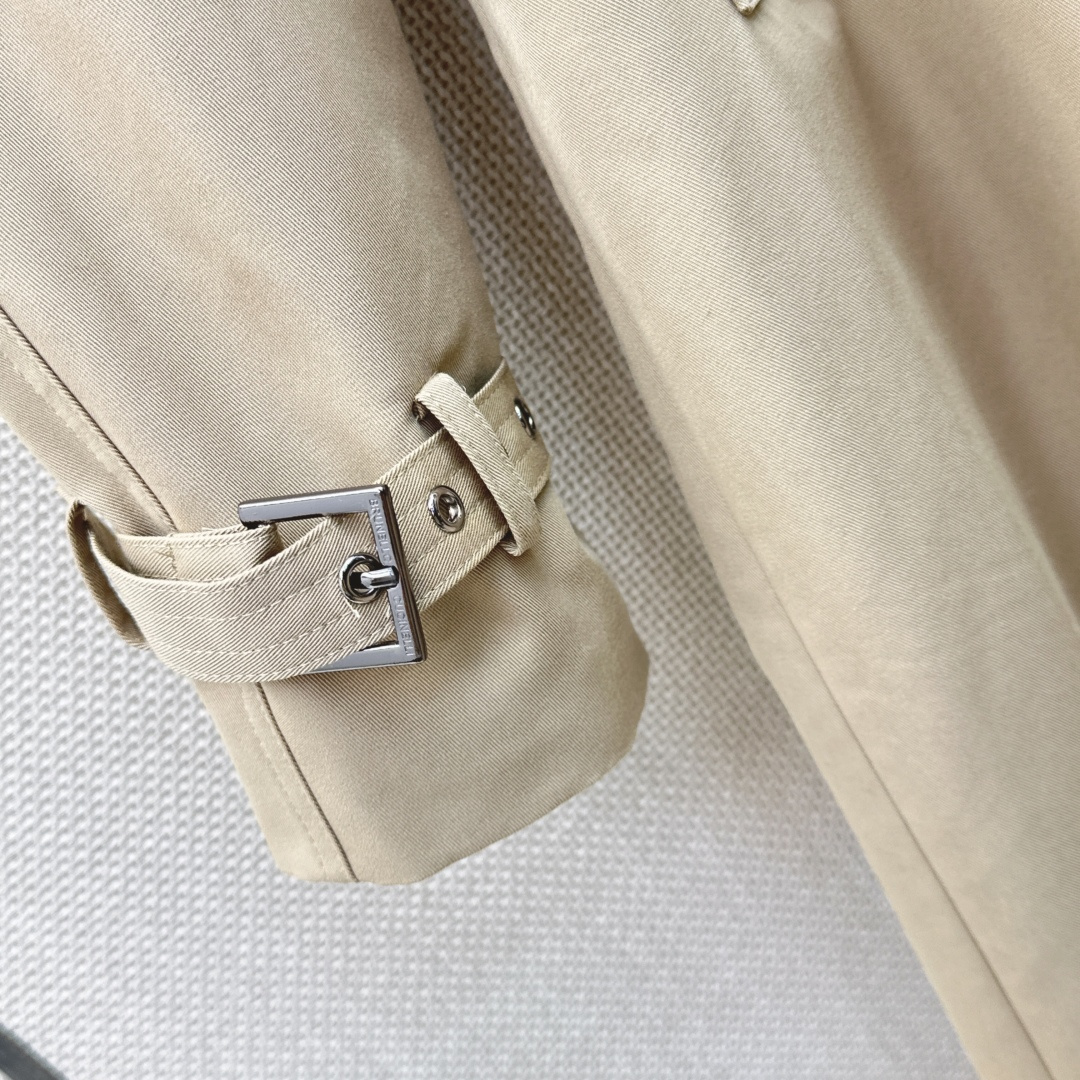高奢老钱风穿搭 Bc 26Ss——秋冬最新款千鸟格内里风衣长款风衣外套🤎拼接格纹羊毛设计 精纺高密度风衣面料 挺阔质感细
