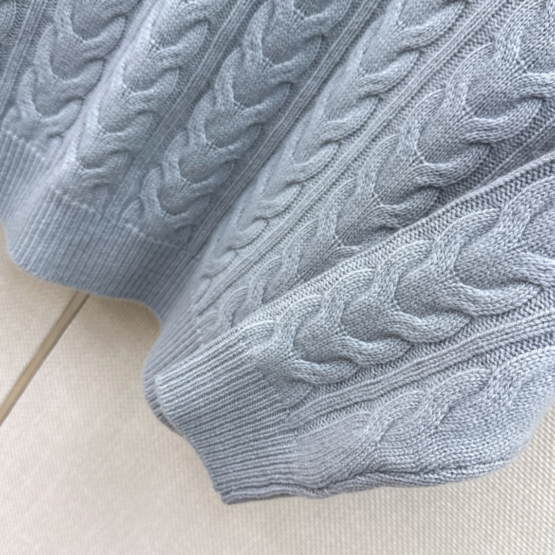 高智感穿搭 Max 26Ss———秋冬最新款优雅气质长期主义绞花勾织半拉链polo羊毛针织衫🤎进口百分百羊绒纱线软糯细腻