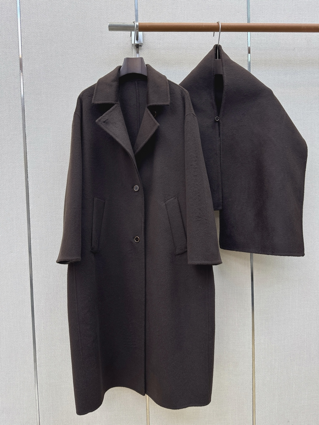 lp🆕 26Ss————秋冬最新款可拆卸披肩装饰双面羊毛昵长款大衣🖤H版型剪裁 时髦上身显瘦又高挑 进口羊毛昵面料质感超