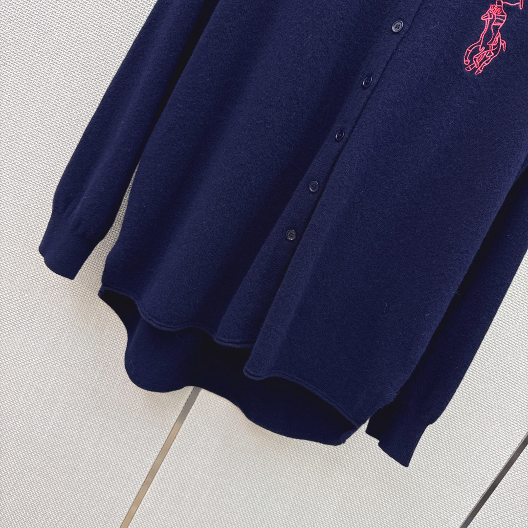 RL 26Ss————秋冬最新款小马刺绣图案翻领针织衫🩶定制羊毛针织纱线材质织造 舒适软糯 穿搭洋气 翻领针织长袖 营造 RL 26Ss————秋冬最新款小马刺绣图案翻领针织衫🩶定制羊毛针织纱线材质织造 舒适软糯 穿搭洋气 翻领针织长袖 营造