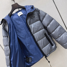 Miu 26Ss———秋冬最新款连帽面包服羽绒外套🩶定制开发五金配件所有细节处理全面到位 微宽松连帽版型剪裁上身效果超赞 Miu 26Ss———秋冬最新款连帽面包服羽绒外套🩶定制开发五金配件所有细节处理全面到位 微宽松连帽版型剪裁上身效果超赞