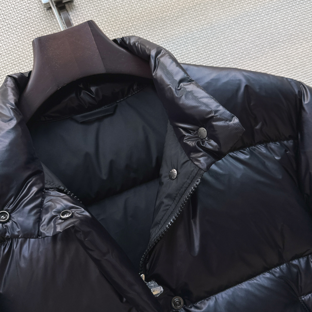 Mc 26Ss———秋冬新品官网新配色短款立领羽绒服外套 🖤立体剪裁版型设计 时髦又帅气 国标90白鹅绒填充 进口记忆丝 Mc 26Ss———秋冬新品官网新配色短款立领羽绒服外套 🖤立体剪裁版型设计 时髦又帅气 国标90白鹅绒填充 进口记忆丝