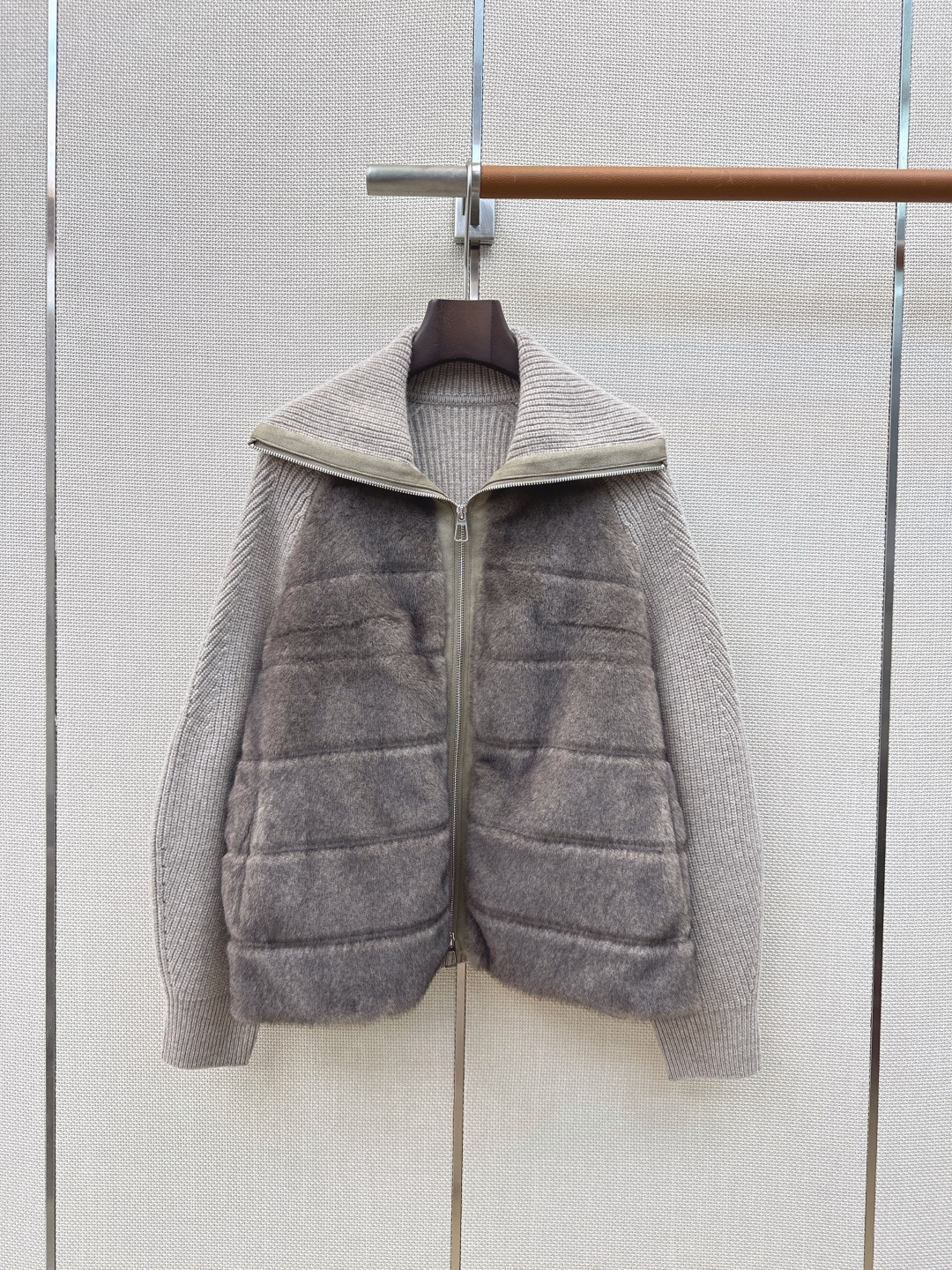 独家款～lp🆕 26Ss————秋冬最新款大翻领针织拼接羽绒服🖤定制尼龙+羊毛针织面料+环保仿水貂皮草 90白鹅绒填充内