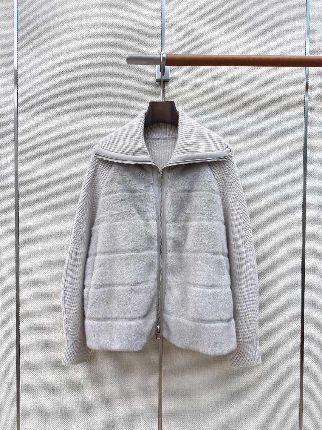 独家款～lp🆕 26Ss————秋冬最新款大翻领针织拼接羽绒服🖤定制尼龙+羊毛针织面料+环保仿水貂皮草 90白鹅绒填充内
