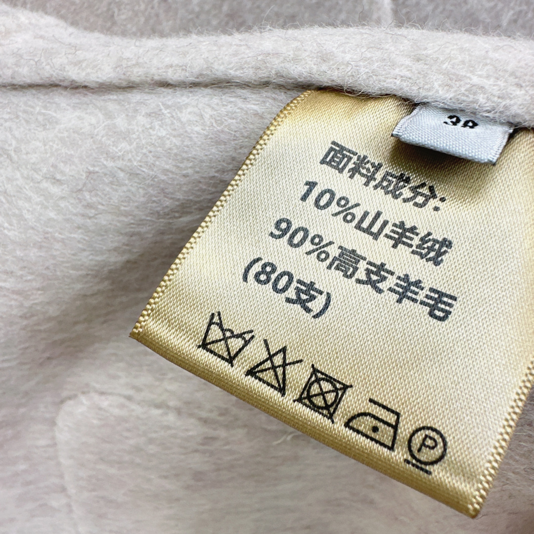 时髦小众设计   26Ss————秋冬最新款圆领A字双面昵外套🤍 高级百搭系列 定制双面昵材质手感软糯细腻纯手工制作工艺