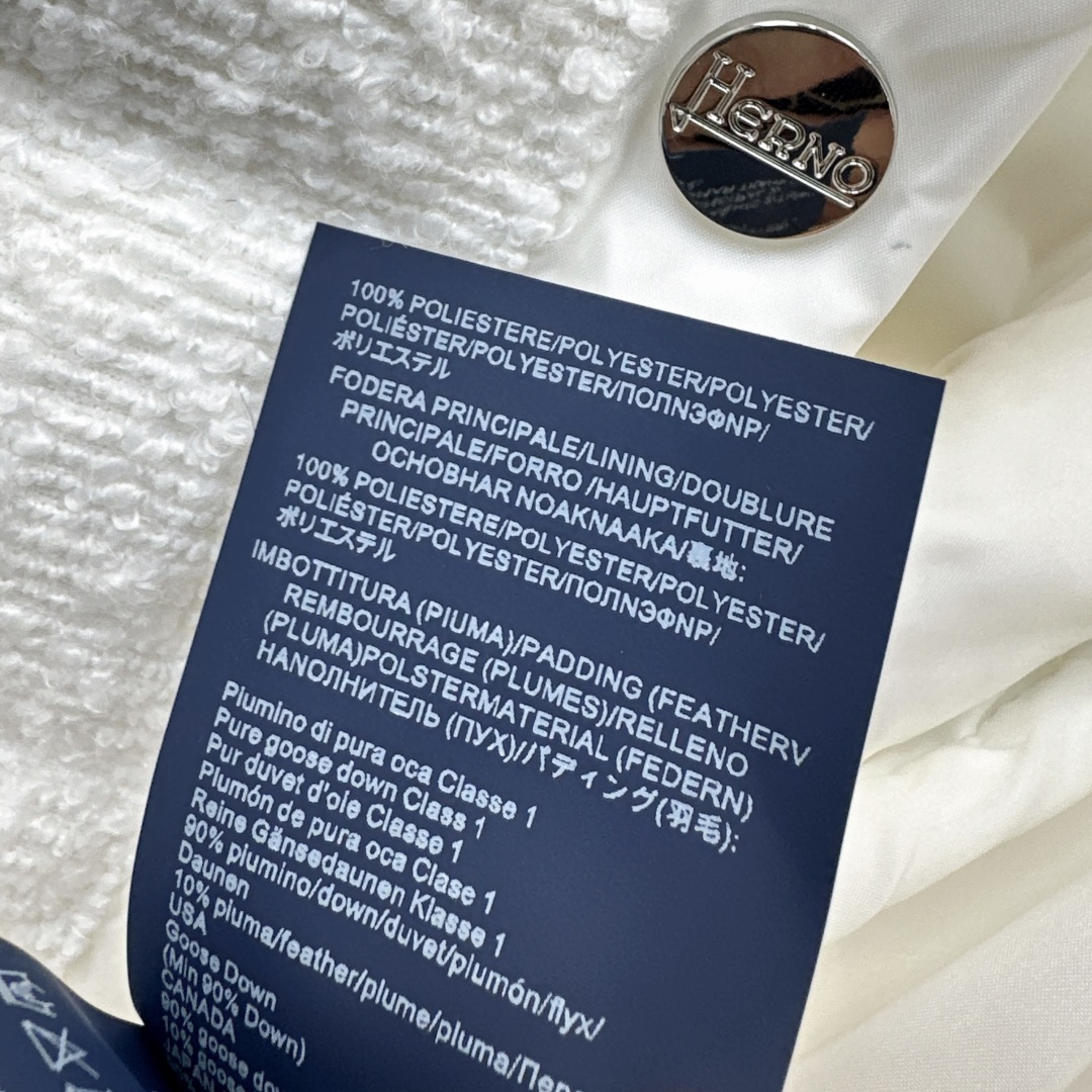 独家款 时髦小众设计 26Ss————秋冬最新款编织羽绒外套 🖤H翻领版型剪裁 上身很惊艳 面料是定制的羊毛粗呢 非常重