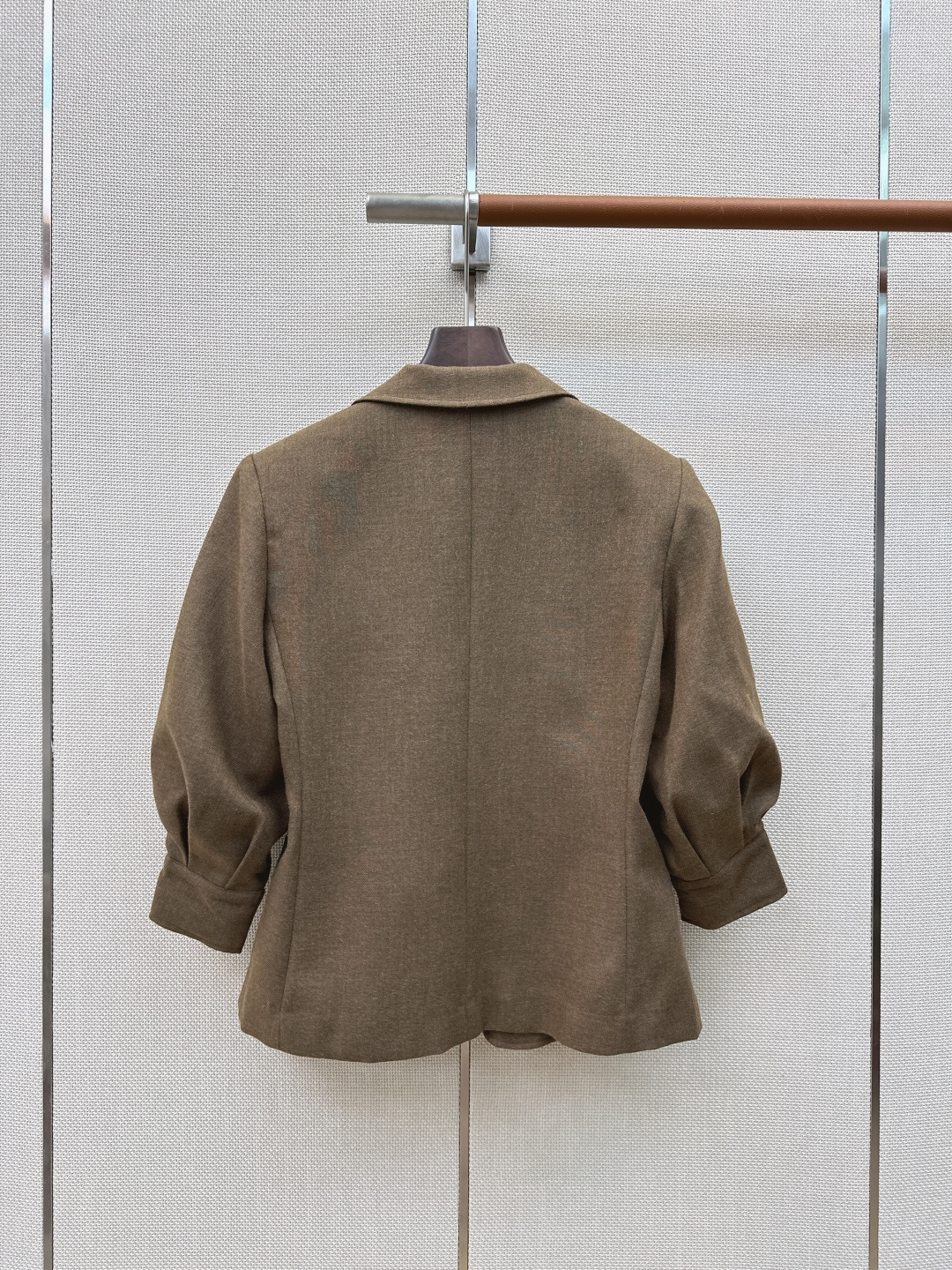 极简高智感穿搭 lp🆕 26Ss———秋冬最新款潇洒帅气高级羊毛呢西装外套🤎泡泡七分袖设计多了时髦的设计感 翻领干练气场 极简高智感穿搭 lp🆕 26Ss———秋冬最新款潇洒帅气高级羊毛呢西装外套🤎泡泡七分袖设计多了时髦的设计感 翻领干练气场