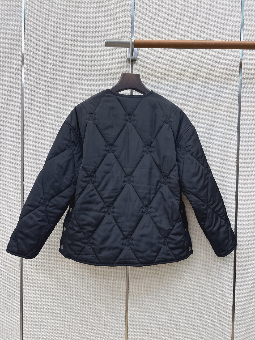 独家首发 Ce 26Ss———秋冬最新款凯旋门刺绣装饰休闲羽绒服外套🤎高级休闲运动风格调 经典菱格纹绗缝棉填充 整件凯旋