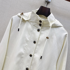 lp🆕 26Ss———秋冬最新款温柔米杏色连帽宽松外套 🤍休闲松弛的工装风版型 立领搭配连帽设计 帽绳配有精致金属绳扣 lp🆕 26Ss———秋冬最新款温柔米杏色连帽宽松外套 🤍休闲松弛的工装风版型 立领搭配连帽设计 帽绳配有精致金属绳扣