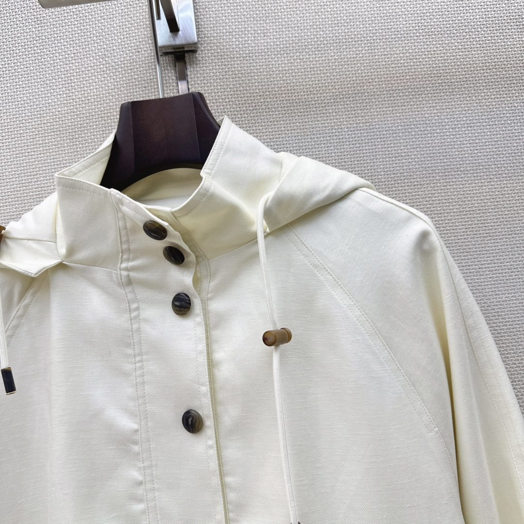 lp🆕 26Ss———秋冬最新款温柔米杏色连帽宽松外套 🤍休闲松弛的工装风版型 立领搭配连帽设计 帽绳配有精致金属绳扣 lp🆕 26Ss———秋冬最新款温柔米杏色连帽宽松外套 🤍休闲松弛的工装风版型 立领搭配连帽设计 帽绳配有精致金属绳扣