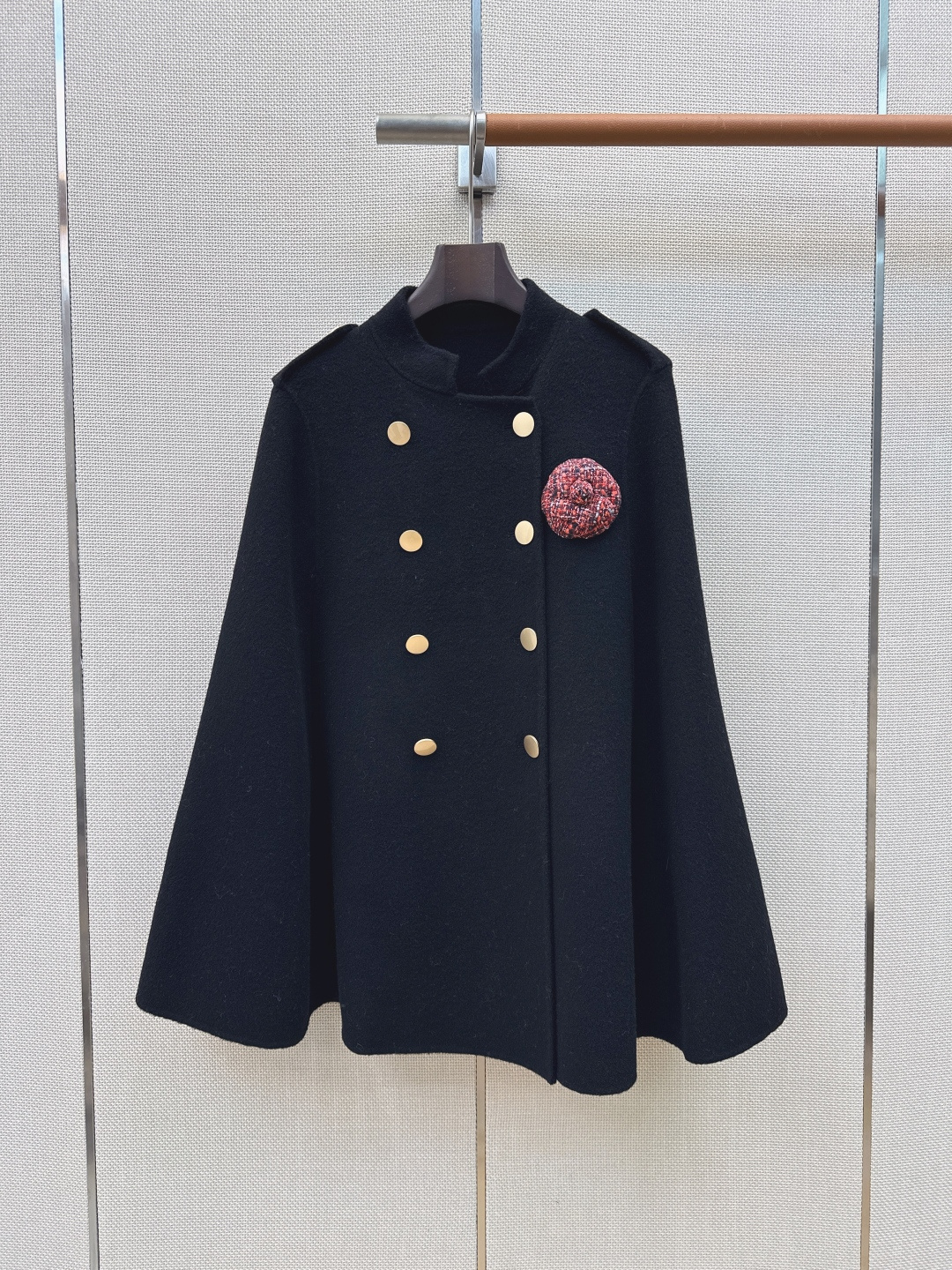 优雅公主气质 C家 26Ss———秋冬最新款双面羊毛呢披风外套 🖤太有气场了 穿上就是年会最美 非常包容身材超级藏肉 很
