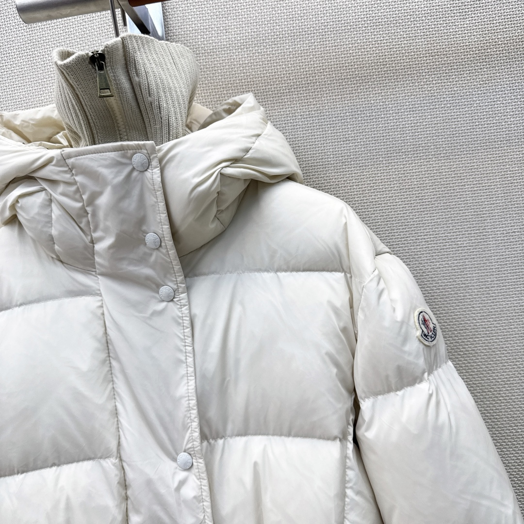 Пуховик Moncler