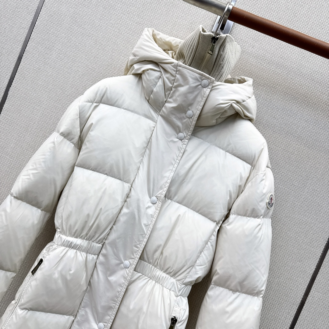 Пуховик Moncler