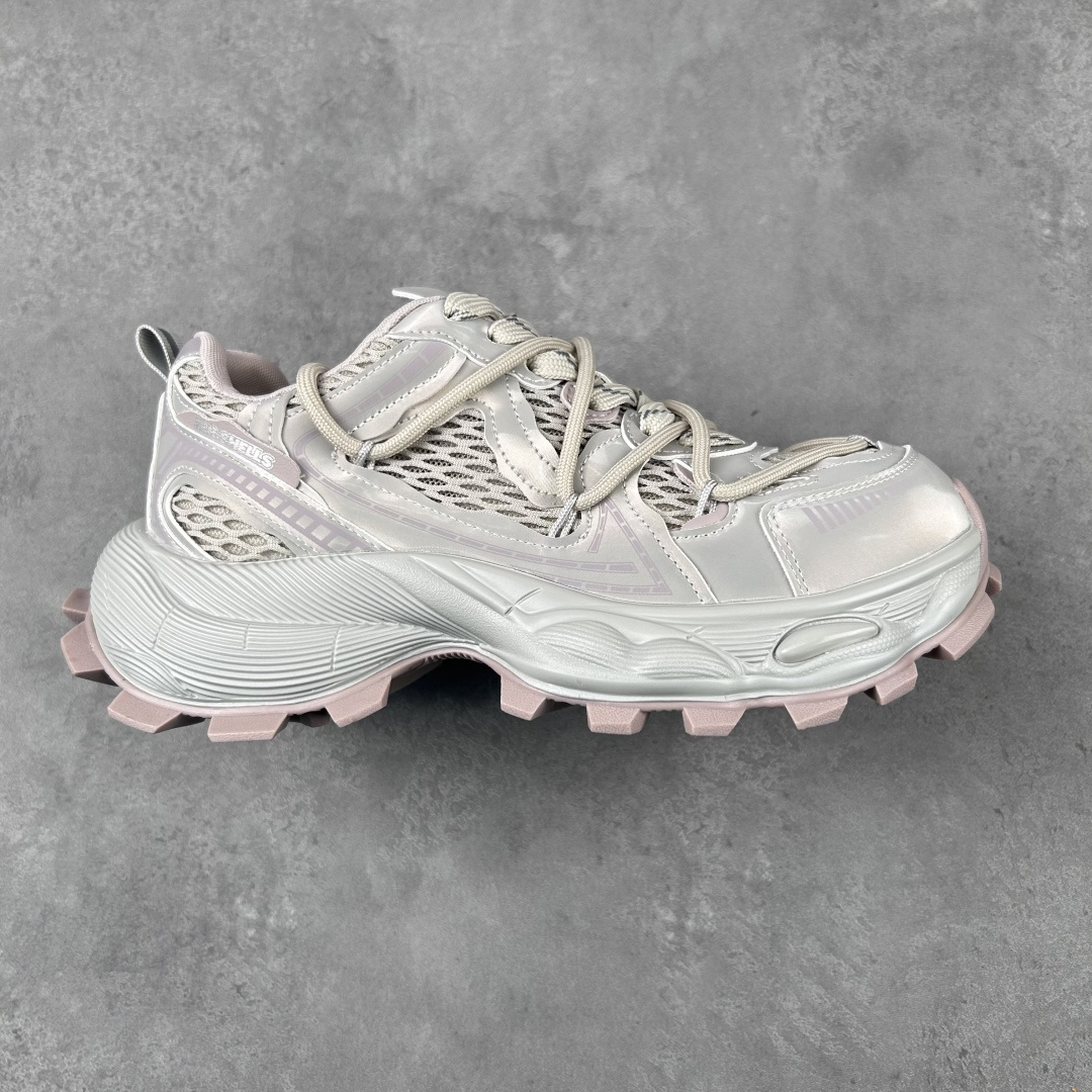 GG-CC Chunky Low休闲时尚运动厚底增高老爹鞋系列 广东大厂出品 完美细节 25ss春季新款厚底增高 大长腿 时髦look轻松定格 不费力展现率性氛围 高档银盒 酷帅机能风不规则设计大底 双鞋带拼色造型设计 轻便舒适百搭
GGcc厚底增高简直就是小个子的快乐!
不管怎么搭都好看~
尺码: 35 36 37 38 39 40
编码:yby2936070