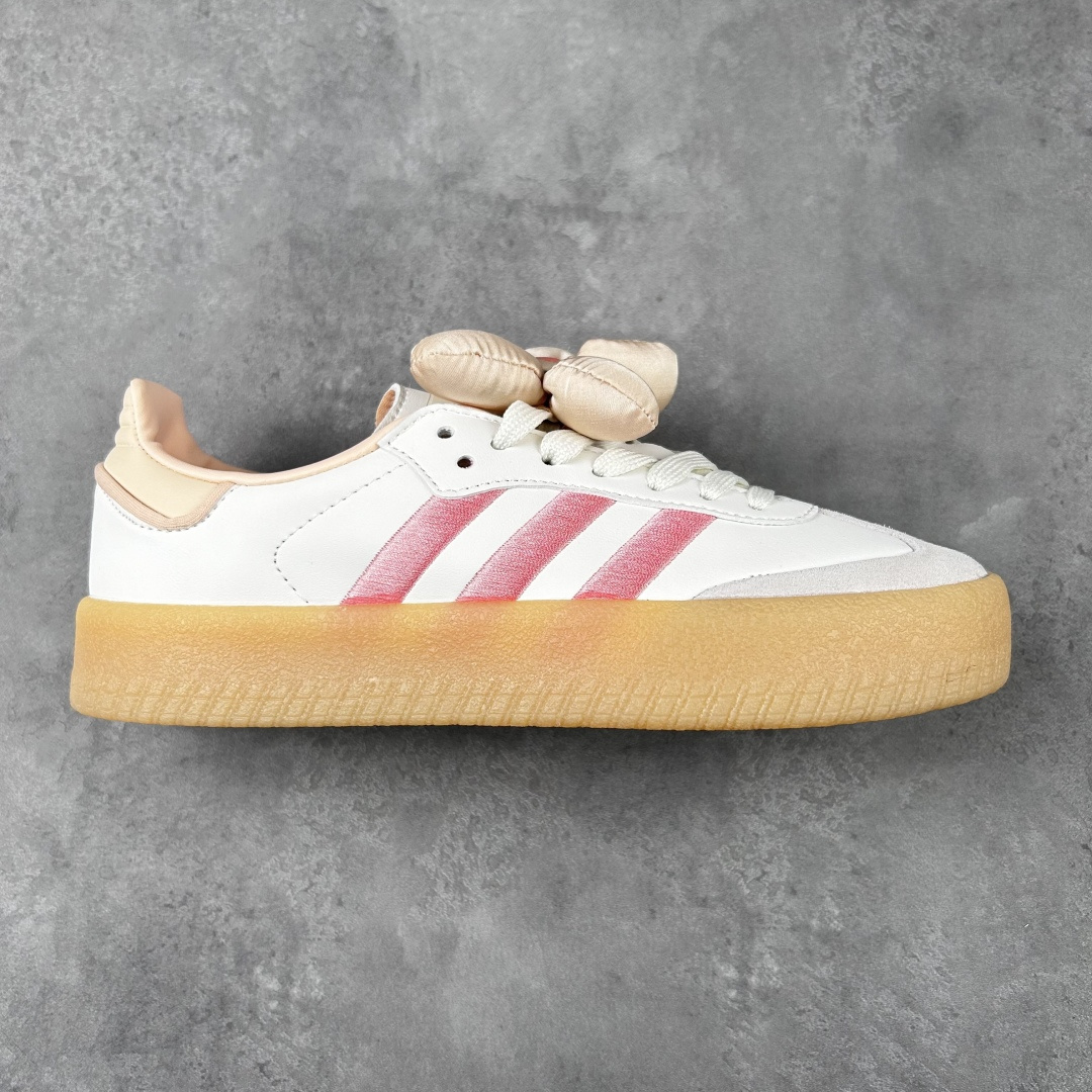 AD SAMBA VALENTNE 厚底休闲板鞋 JR3334 该鞋款鞋面采用多种材料拼接(缝/车线) Superstar系列又备受众多滑板爱好者的青睐 这款Superstar经典鞋 沿用50年来的贝壳鞋头样式 继往开来 采用皮革鞋面和浑厚全包大底设计 烫金徽标伴你在滑板上留下“流星”般绚丽的轨迹 编码:Hc2936010