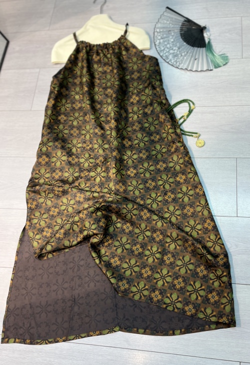 Elegant Floral Jacquard Silk Dress, Sleeveless Vintage Cheongsam, Retro Green 1 Elegant Floral Jacquard Silk Dress, Sleeveless Vintage Cheongsam, Retro Green